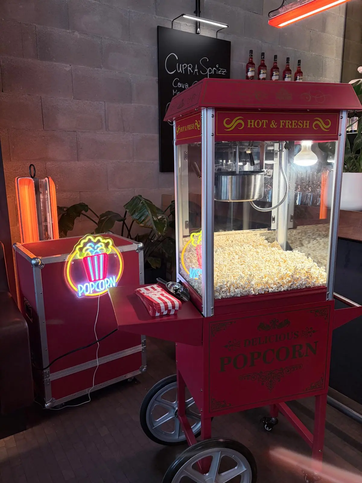 Betreuter Popcornstand mit Personal bei einem Firmenevent in Wien und Niederösterreich