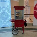 Frisches Popcorn am Eventstand für Catering und Firmenfeier