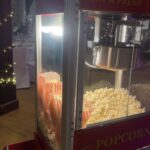 Popcorn Catering Ausgabe bei Veranstaltung mit Personal